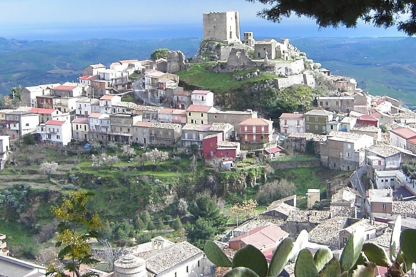 Ιταλικό χωριό απαγορεύει στους κατοίκους του να αρρωστήσουν