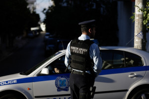 ΕΔΕ για αστυνομικό που χτύπησε μετανάστη στο «Ελ. Βενιζέλος» (vid)