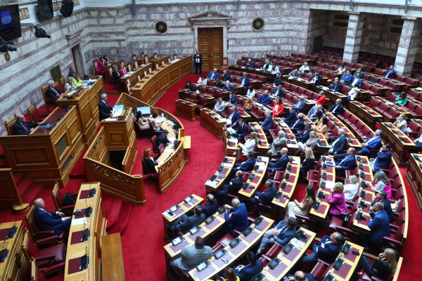 Δεκατέσσερις μίνιμουμ οι «γαλάζιοι» βουλευτές που θα ψήφιζαν υπέρ της Προανακριτικής