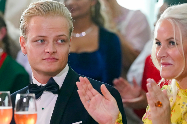 Νορβηγία: Εισαγγελέας ζητά επταετή φυλάκιση για τον γιο της πριγκίπισσας Μέτε Μάριτ για βιασμούς