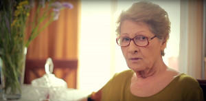 Η γιαγιά συνταξιούχος των σποτ ΣΥΡΙΖΑ - ΝΔ απαντά στον Μητσοτάκη: «Εντάξει Κυριάκο;»