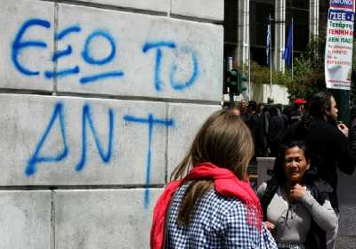 Φόρο και από όσους βγάζουν 300 ευρώ το μήνα ζητούν οι «βρυκόλακες» του ΔΝΤ!