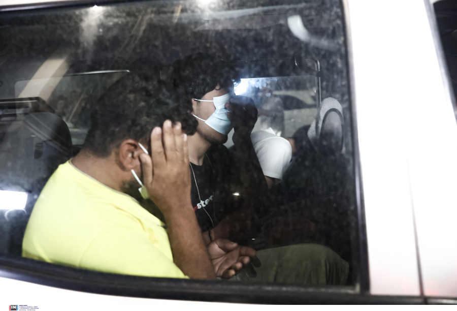 Ναυάγιο στην Πύλο: Απαγγέλθηκαν κατηγορίες στους 9 συλληφθέντες ως διακινητές – Ζήτησαν προθεσμία για τη Δευτέρα