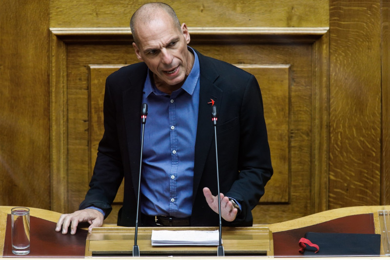 Βαρουφάκης: Εμείς θα κάνουμε πορεία για το Πολυτεχνείο, αν θέλετε ελάτε να μας χτυπήσετε