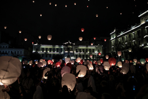 «Νύχτα των ευχών»: Ο μαγικός τρόπος που η Αθήνα υποδέχεται τα Χριστούγεννα