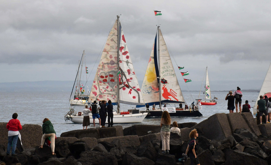 Μια ανάσα από την επικίνδυνη ζώνη της Γάζας ο στόλος αλληλεγγύης - «Ισραηλινοί κομάντο έτοιμοι για δράση»
