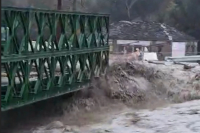 Κακοκαιρία- Τζουμέρκα: Υπερχείλισε ο Άραχθος στην Πλάκα- Έκκληση δημάρχου «Μην έρχεστε, είναι επικίνδυνα» (Βίντεο)