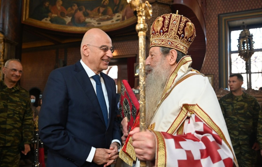 Στον Εσπερινό της Αγάπης στη Μυτιλήνη ο Δένδιας - Ευχές για Πάσχα