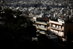 Κοινωνική αντιπαροχή: Πώς θα δημιουργηθούν νέες κατοικίες για ευάλωτα νοικοκυριά