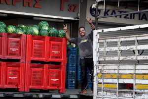 Δεσμεύθηκαν 27,6 τόνοι καρπουζιών στον Πειραιά