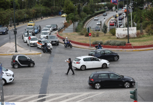 Τι προδίδουν τα γράμματα στα τζάμια του αυτοκινήτου