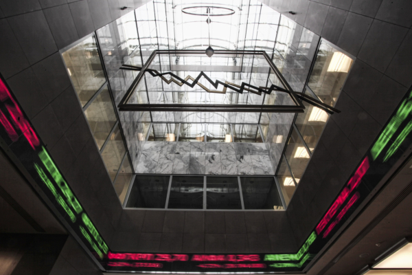 Χρηματιστήριο Αθηνών: Ανέκτησε τις 2.400 μονάδες για πρώτη φορά μετά το 2009