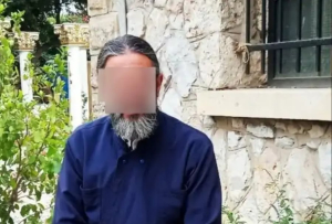 Η δράση του ψευτοπαπά: Πώς εκμεταλλευόταν τους πιστούς - Η φάμπρικα με την κοκαΐνη και οι διάλογοι φωτιά