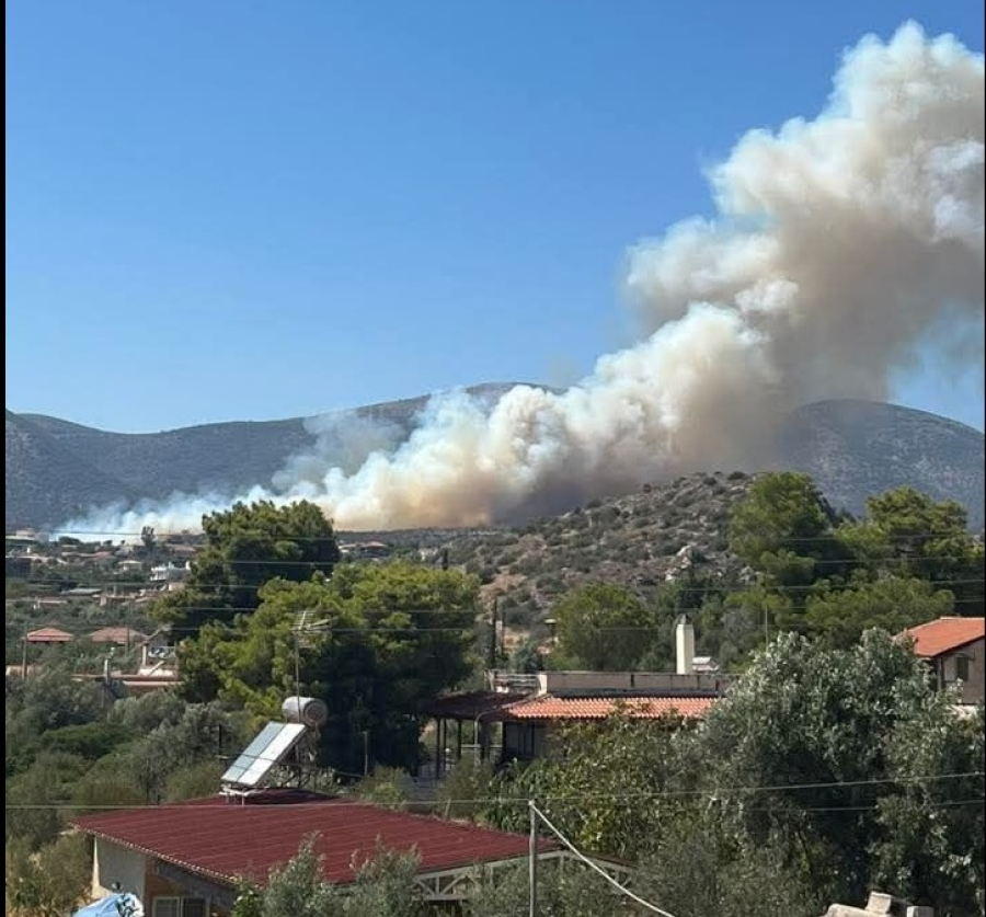 Χωρίς ενεργό μέτωπο η φωτιά στη Βάρη Κορωπίου: Ήχησε το «112», εκκενώθηκε η περιοχή Χατζήρια