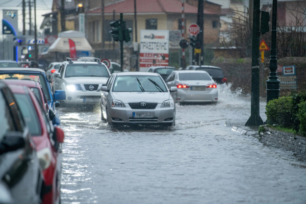 Συνεχίζεται η κακοκαιρία: Θυελλώδεις άνεμοι, βροχές και καταιγίδες