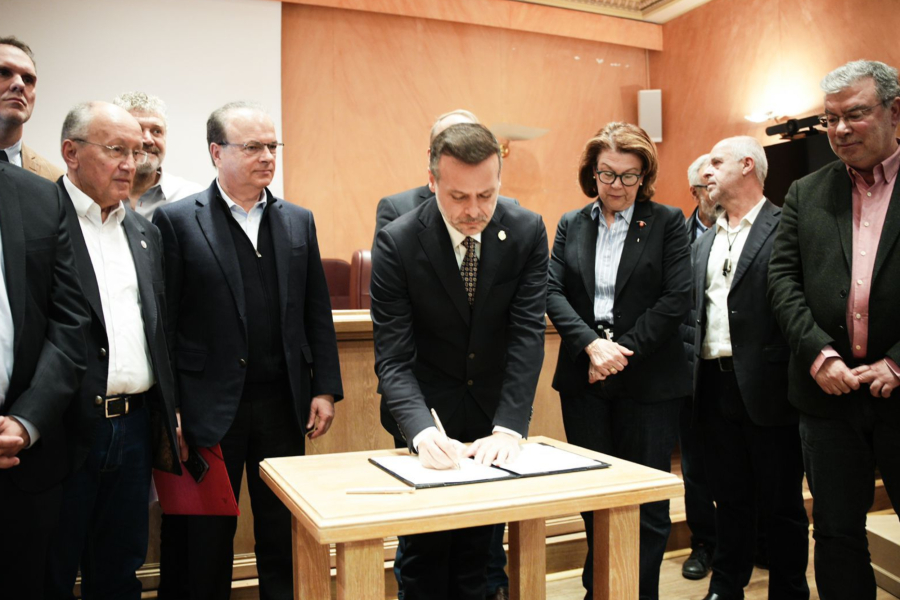 Αθήνα και 44 ακόμα δήμοι «σπάνε» το ενεργειακό κατεστημένο της χώρας