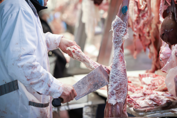 Ακριβότερο κατά 20% φέτος το χριστουγεννιάτικο τραπέζι, στα 7 ευρώ το κιλό το χοιρινό