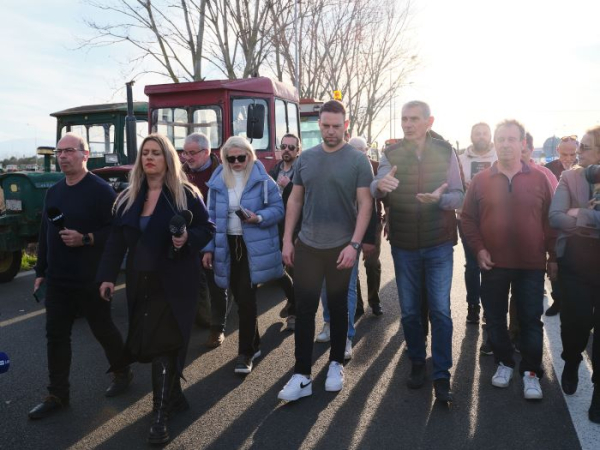 Απόδραση Κασσελάκη από την αμφισβήτηση της Κουμουνδούρου… με τρακτέρ