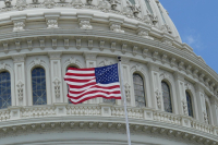 Το Κογκρέσο ετοιμάζει ψήφισμα για να εμποδίσει τον Τραμπ να χτυπήσει το Ιράν