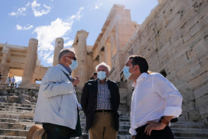 Τσίπρας από Ακρόπολη: «Σταματήστε να κακοποιείτε την πολιτιστική μας κληρονομιά» (βίντεο, εικόνες)