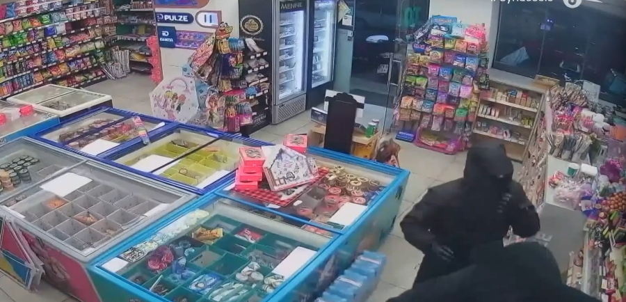 Βίντεο ντοκουμέντο από ένοπλη ληστεία σε μίνι μάρκετ στου Ζωγράφου