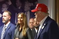 Η γυναίκα δίπλα στον Τραμπ ήταν πράγματι η Μελάνια; - Θεωρίες συνωμοσίας στο X