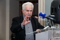 Ο Μίμης Ανδρουλάκης και «Η γιορτή των Αγγιγμάτων»