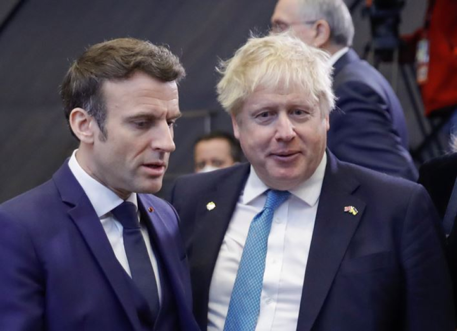 Όταν ο Μπόρις «στόλισε» με κοσμητικά επίθετα τον Μακρόν: «Είσαι γλείφτης του Πούτιν»