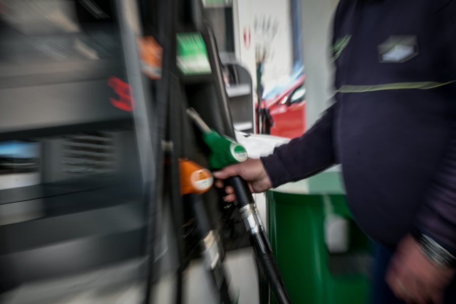 Μικρές διακυμάνσεις στις μέσες τιμές καυσίμων στην Ελλάδα