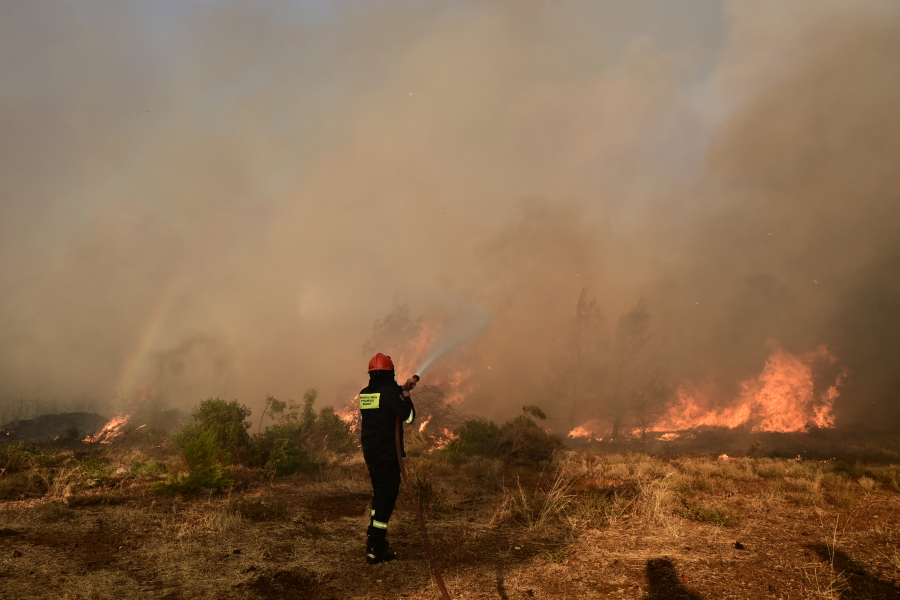 «Άστεγοι» οι εποχικοί πυροσβέστες στα νησιά λόγω απλησίαστων ενοικίων