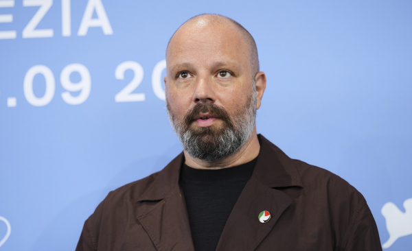 Γιώργος Λάνθιμος: Με καρφίτσα την παλαιστινιακή σημαία στο Φεστιβάλ Βενετίας - Οι δραματικές δηλώσεις του