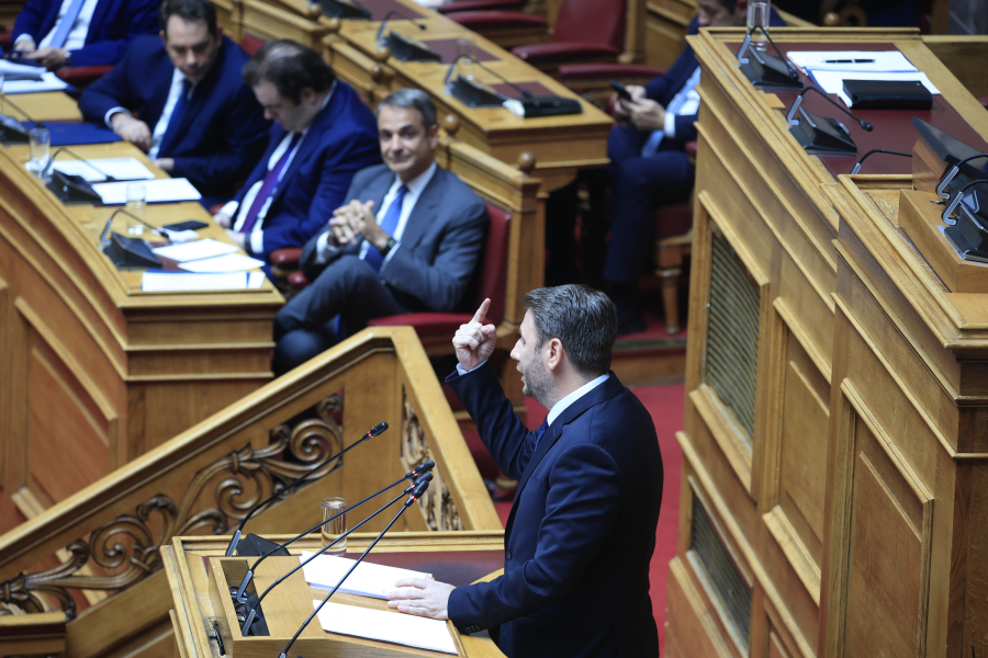 Αυλαία στη Βουλή με τοξικότητα