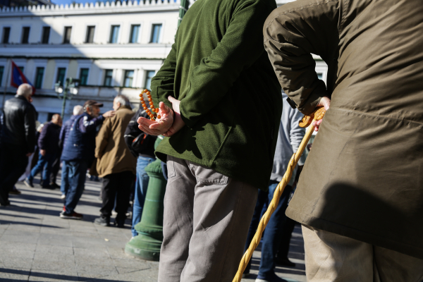 Αναδρομικά: Γιατί οι συνταξιούχοι περιμένουν έως και 4 χρόνια μετά τη δικαίωση