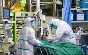 Πόρισμα καθηγητή: «Ένα φάρμακο που απέτυχε στον Έμπολα φαίνεται ότι δουλεύει στους κορoνοϊούς»