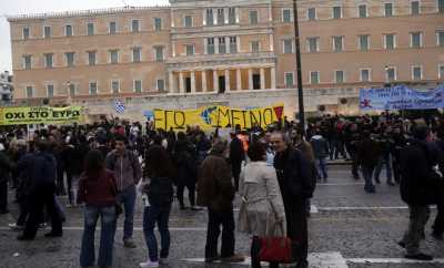 Στην πλατεία Συντάγματος συγκεντρώνονται εργαζόμενοι
