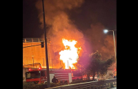 Πέραμα: Υπό μερικό έλεγχο η φωτιά στα Καζάνια - Ήχησε το 112 για τους καπνούς