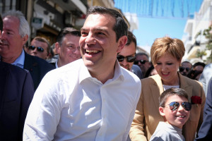 Συνεχίζει τα δώρα ο Τσίπρας: Περιθώριο για νέα θετικά μέτρα στο τέλος του χρόνου (vid)
