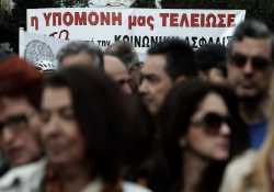 «Αγεφύρωτο» το χάσμα κυβέρνησης - δανειστών στα εργασιακά