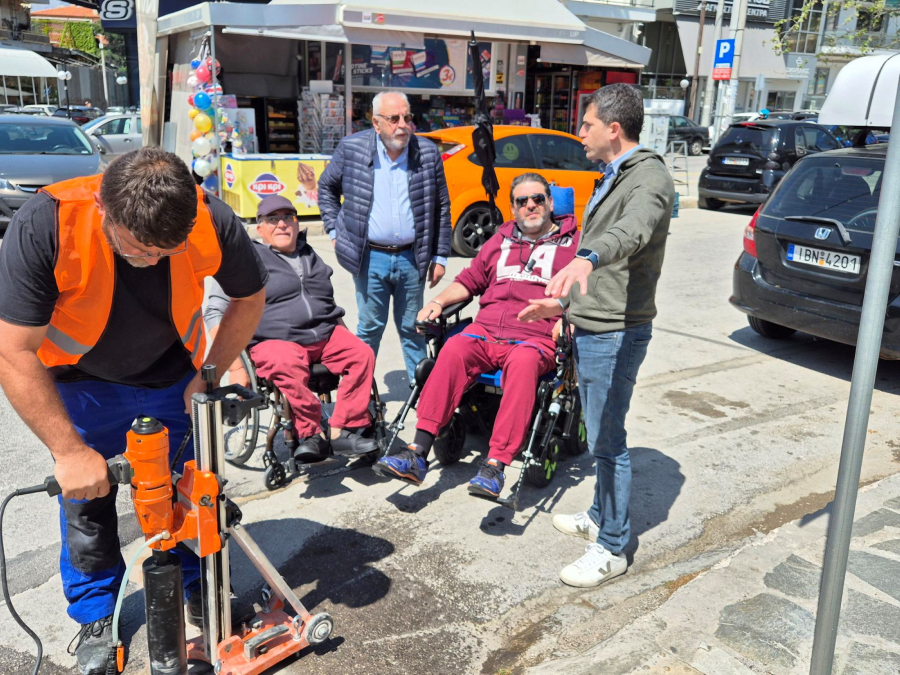 Ο δήμος Κηφισιάς βάζει τέλος στην παράνομη στάθμευση σε ράμπες και διαβάσεις ΑμεΑ