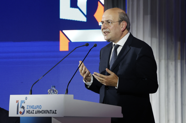 Χατζηδάκης στο Συνέδριο της ΝΔ: Να μην σταλεί το λάθος μήνυμα στις Ευρωεκλογές