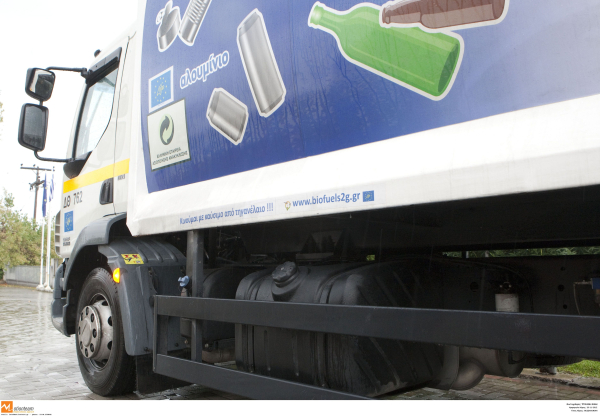 Σοβαρό εργατικό ατύχημα στα Τρίκαλα - Υπάλληλος του Δήμου έπεσε από το απορριματοφόρο