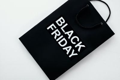 Αντίστροφη μέτρηση για Black Friday, οι εταιρείες «κολοσσοί» που ετοιμάζονται για την γιορτή των εκπτώσεων