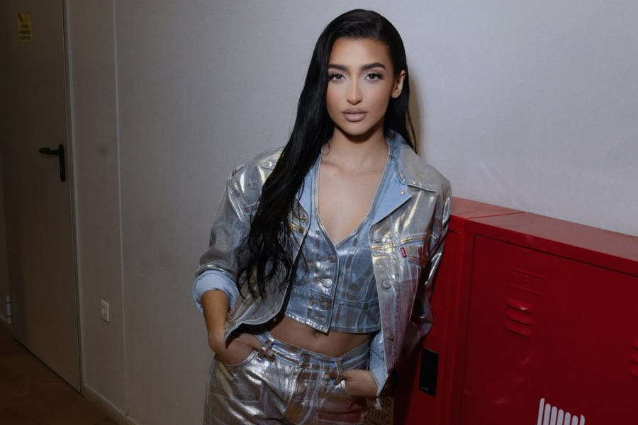 Αναστασία: Το νέο στιλ που υιοθετεί στο videoclip του «Bam» (Βίντεο)