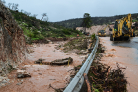 Όλη η χώρα «ποτάμι»: Σαρώνει τα πάντα η κακοκαιρία - Αθήνα και επαρχία στο έλεός της