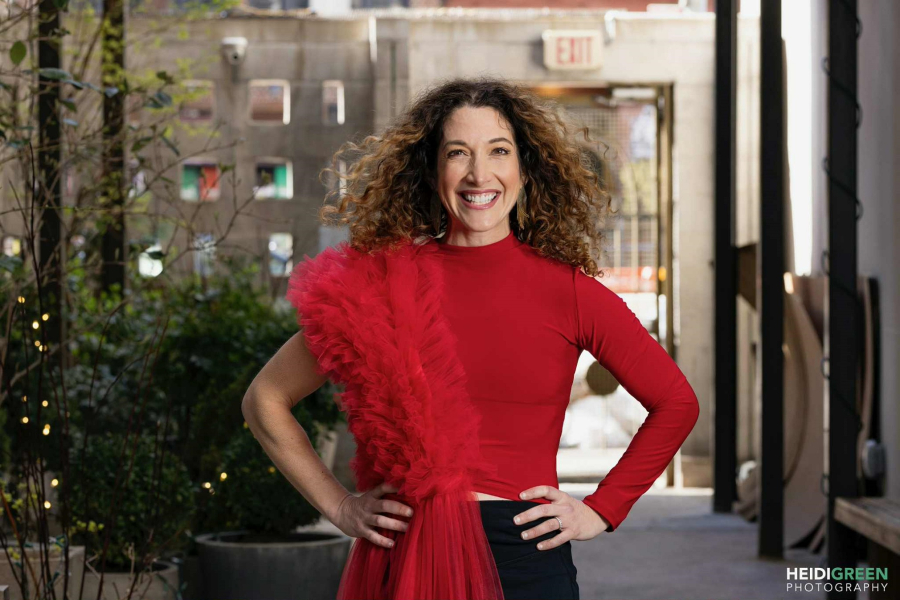 Διεθνές Συνέδριο Τουρισμού Πολυτελείας: Στην Σαντορίνη η αδερφή του Μαρκ Ζάκενμπερκ, Ράντι