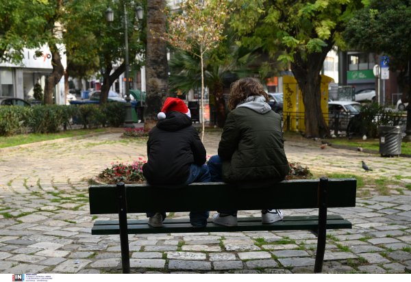 Πότε κλείνουν τα σχολεία για Χριστούγεννα: «Με το τσουβάλι» οι δευτεριάτικες αργίες το 2024