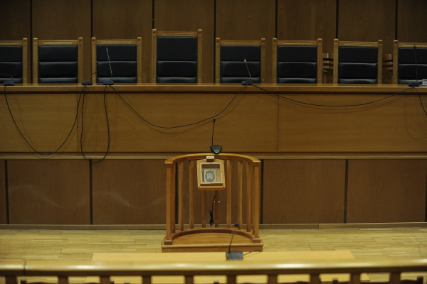 Πρώην Ειρηνοδικείο Αθηνών: Ενεργοποιούνται άμεσα φυλάκια στις εισόδους μετά το περιστατικό με τον 89χρονο