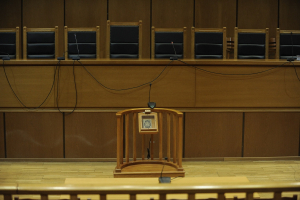 Πρώην Ειρηνοδικείο Αθηνών: Ενεργοποιούνται άμεσα φυλάκια στις εισόδους μετά το περιστατικό με τον 89χρονο