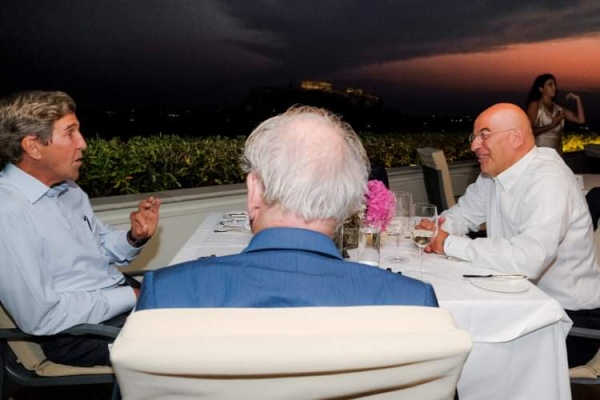 Δείπνος Δένδια-Κέρι υπό το φως της Ακρόπολης - Τι θα συζητήσουν τη Δευτέρα οι δύο άνδρες