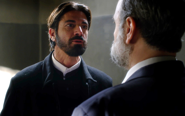 «Άγιος Έρωτας»: Ο πατήρ Νικόλαος αποκαλύπτει στον Μαρκόπουλο την αλήθεια για την αδελφή του